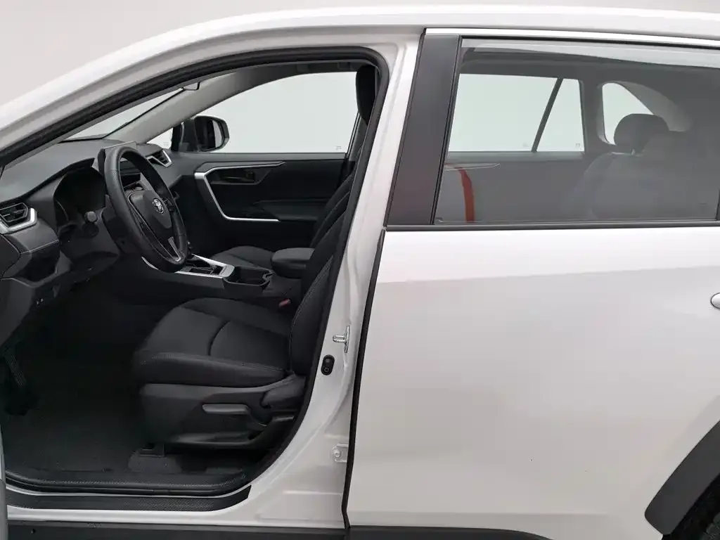 Toyota RAV4 — фото 4