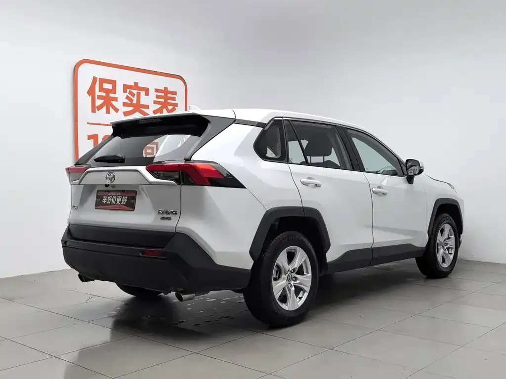 Toyota RAV4 — фото 9