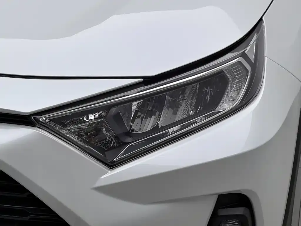 Toyota RAV4 — фото 7