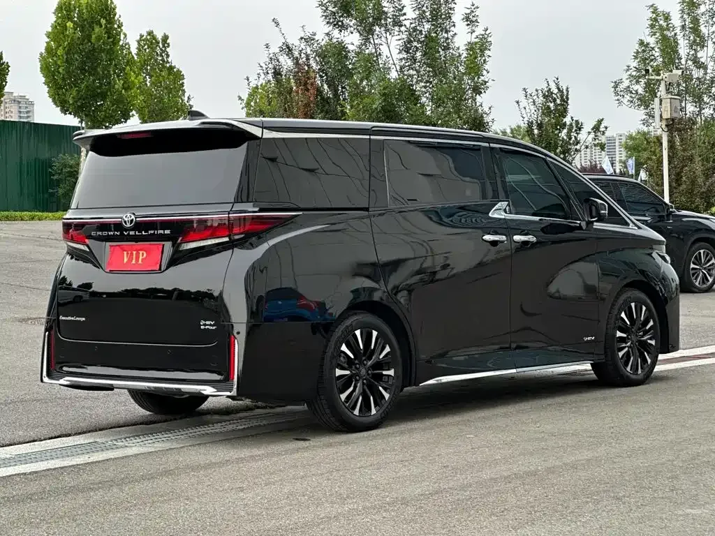 Toyota Vellfire — фото 10