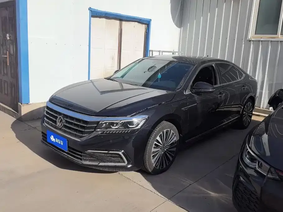 Volkswagen Passat — фото 1