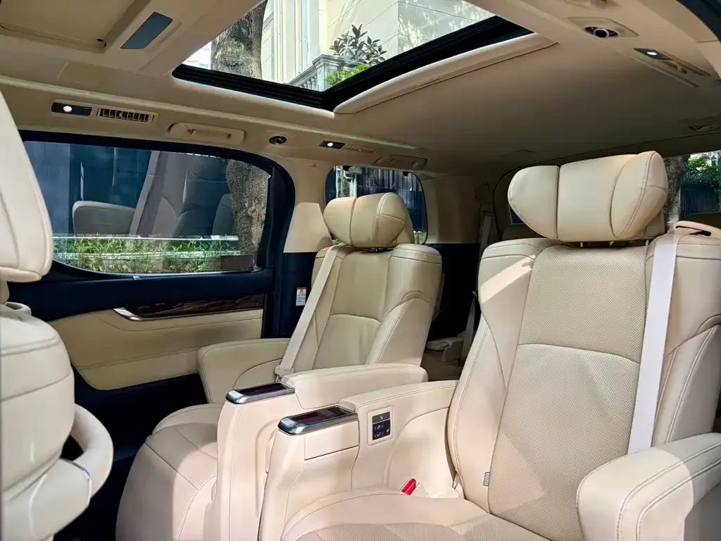 Toyota Alphard — фото 5