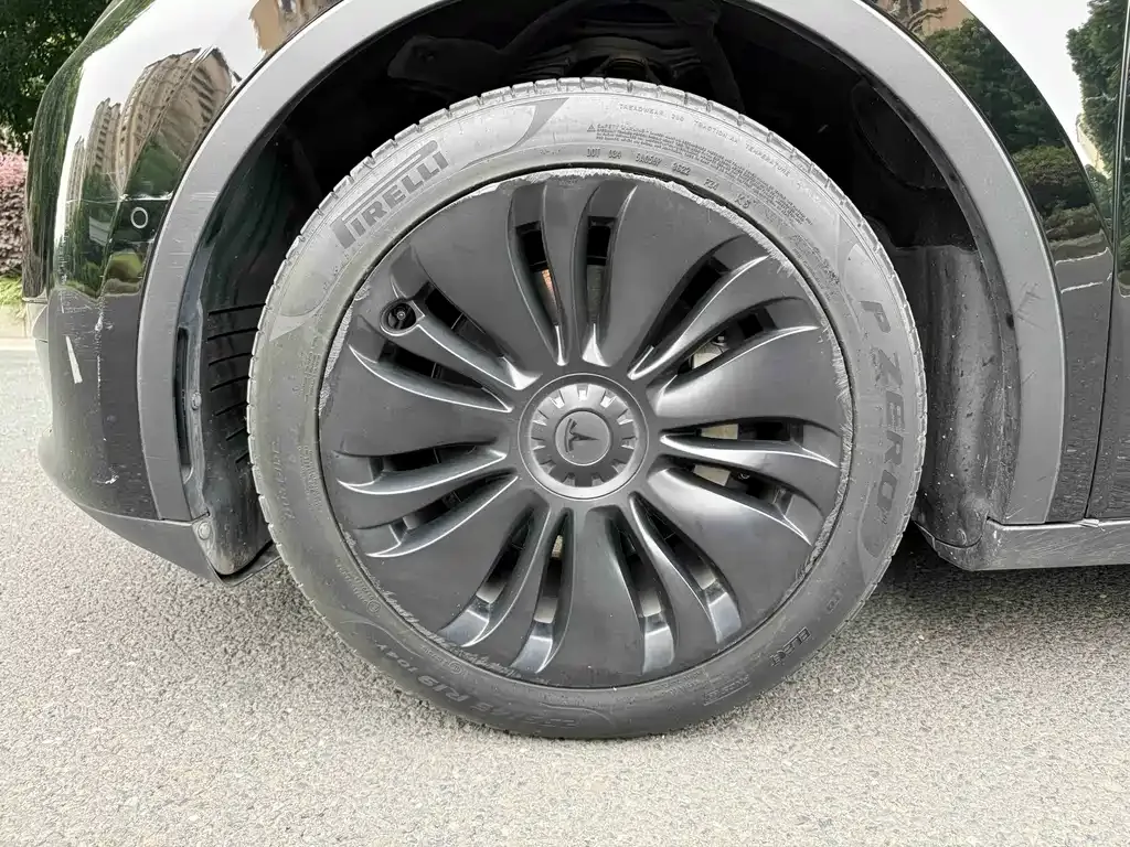 Tesla Model Y — фото 7