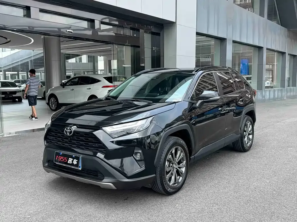 Toyota RAV4 — фото 1