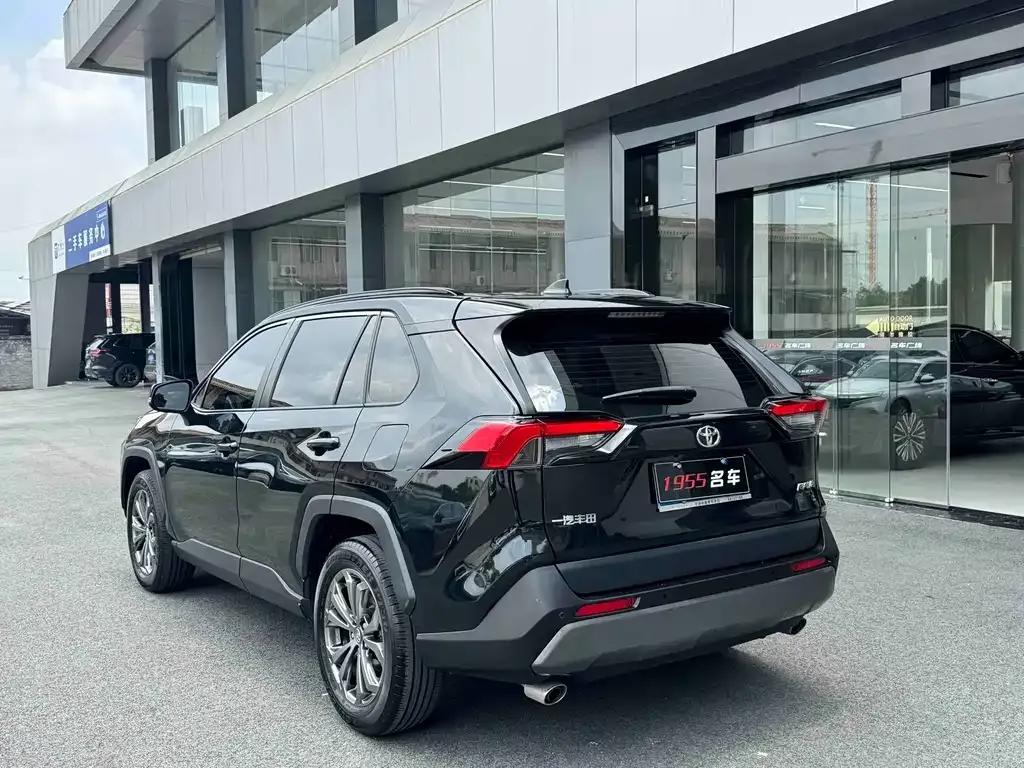 Toyota RAV4 — фото 9