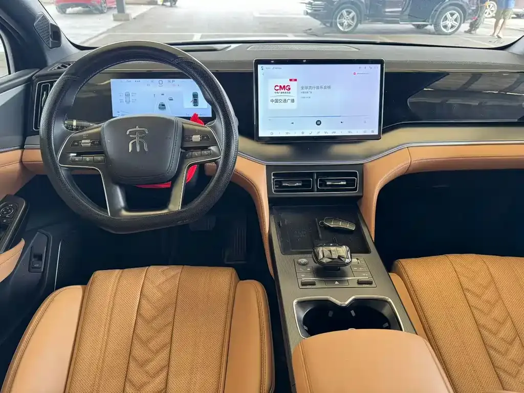 BYD L DM-i — фото 9