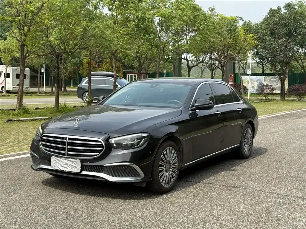 Mercedes-Benz E-Class — фото 1