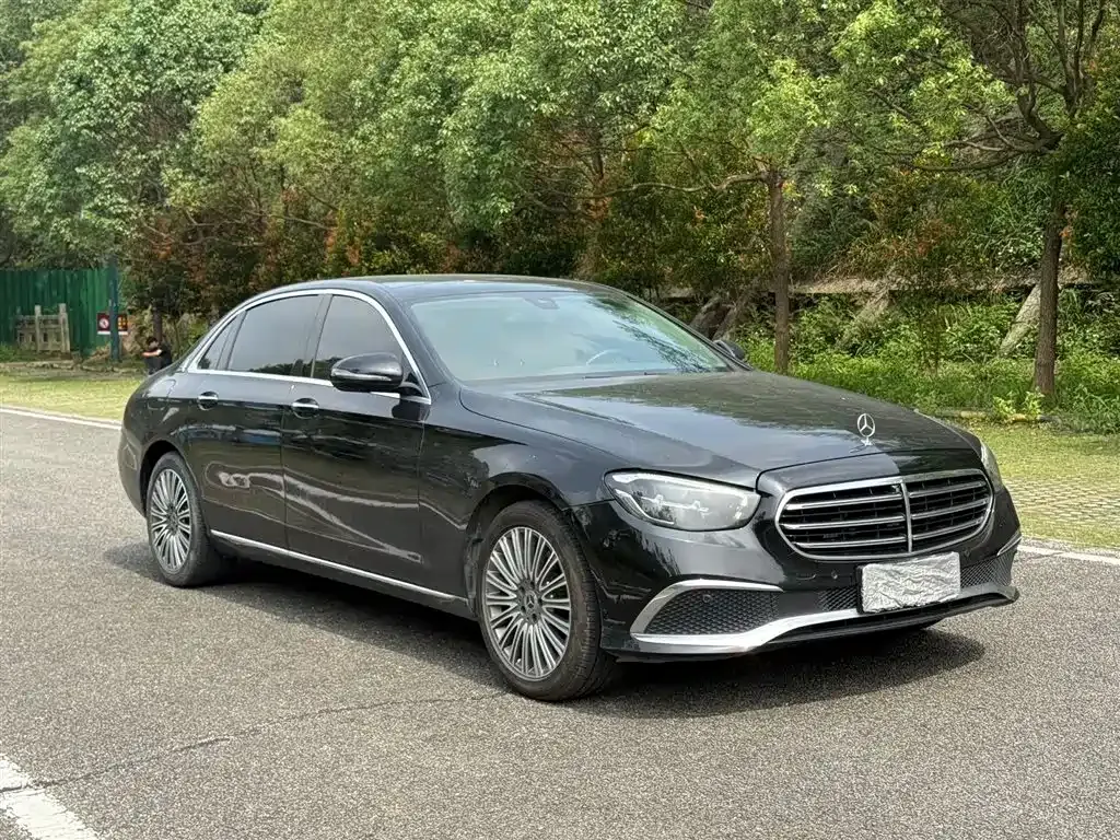 Mercedes-Benz E-Class — фото 4