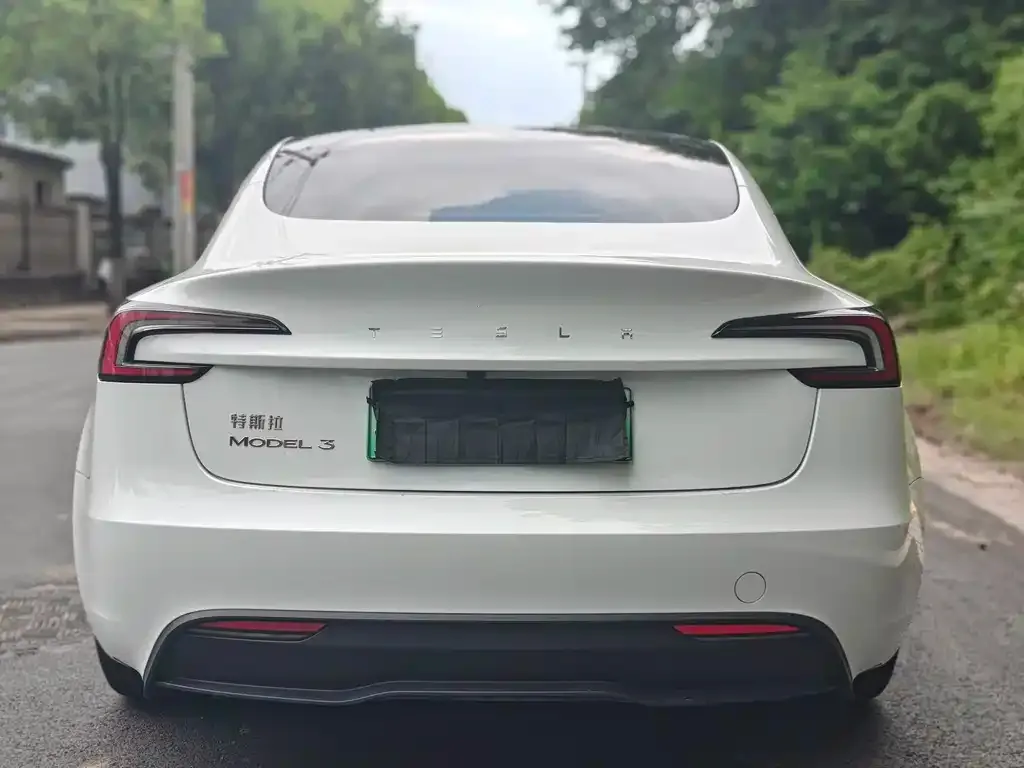 Tesla Model 3 — фото 9