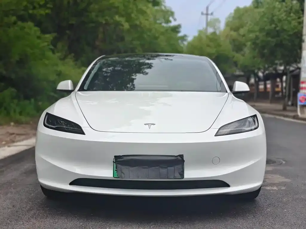 Tesla Model 3 — фото 4