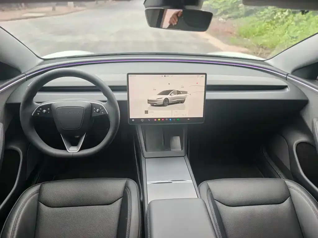 Tesla Model 3 — фото 10