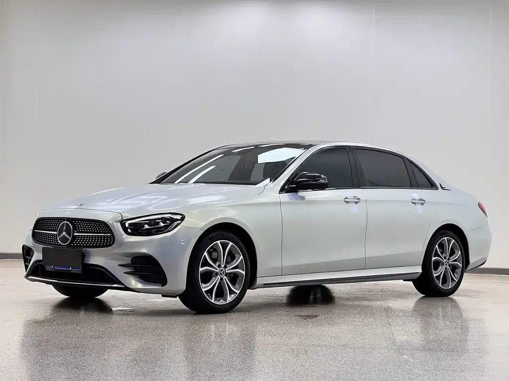 Mercedes-Benz E-Class — фото 1
