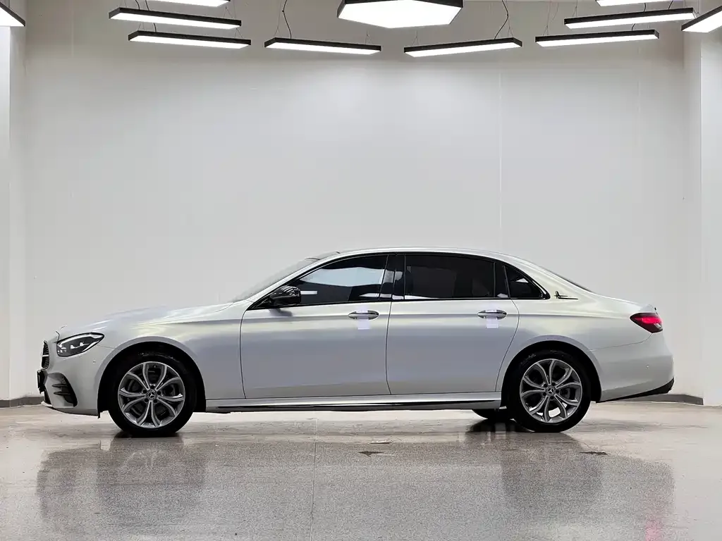 Mercedes-Benz E-Class — фото 5