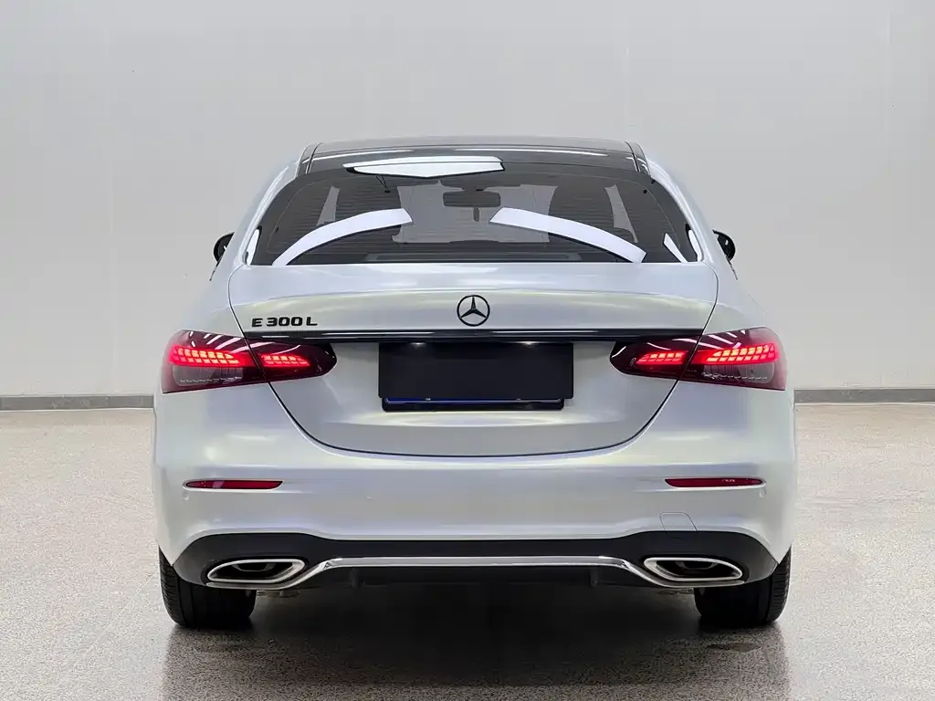 Mercedes-Benz E-Class — фото 2