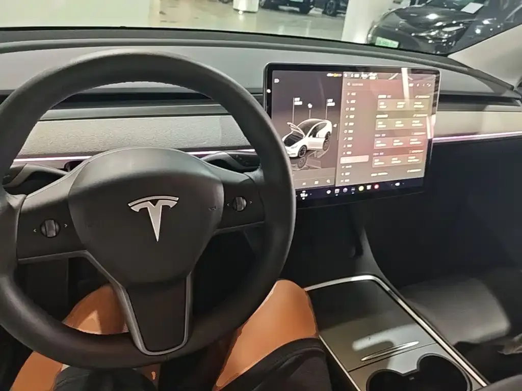 Tesla Model Y — фото 5