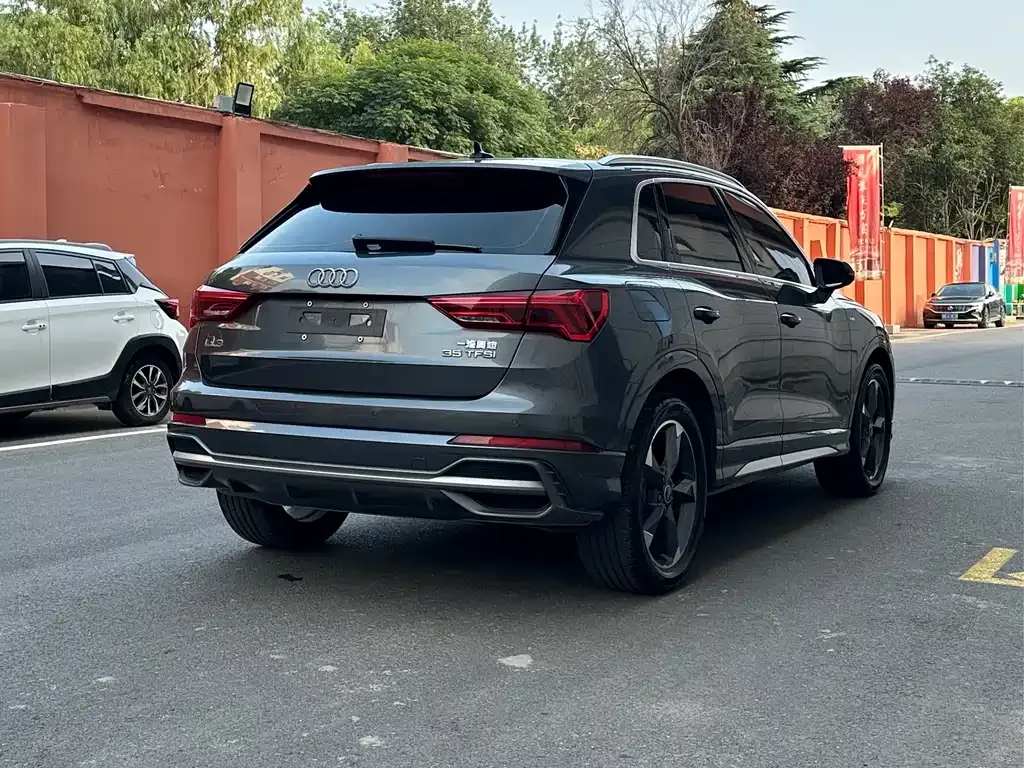 Audi Q3 — фото 10