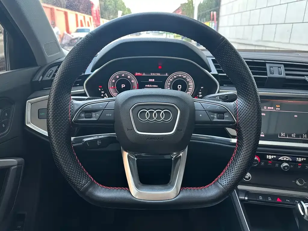 Audi Q3 — фото 9