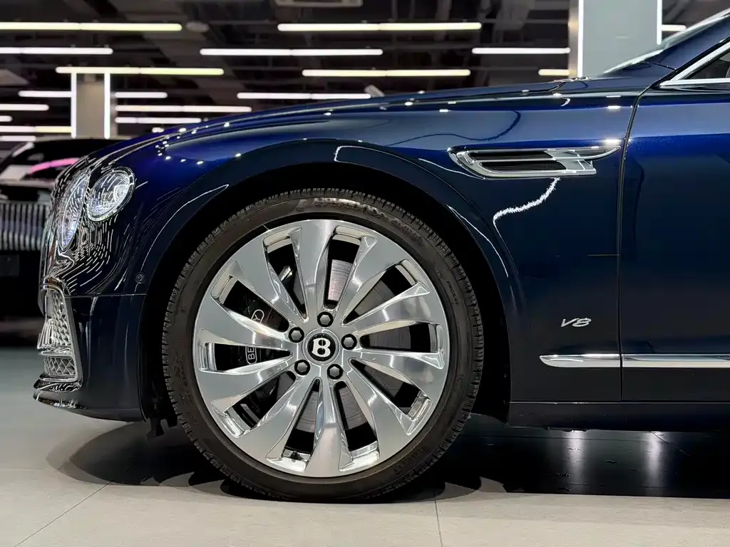 Bentley Flying Spur — фото 4