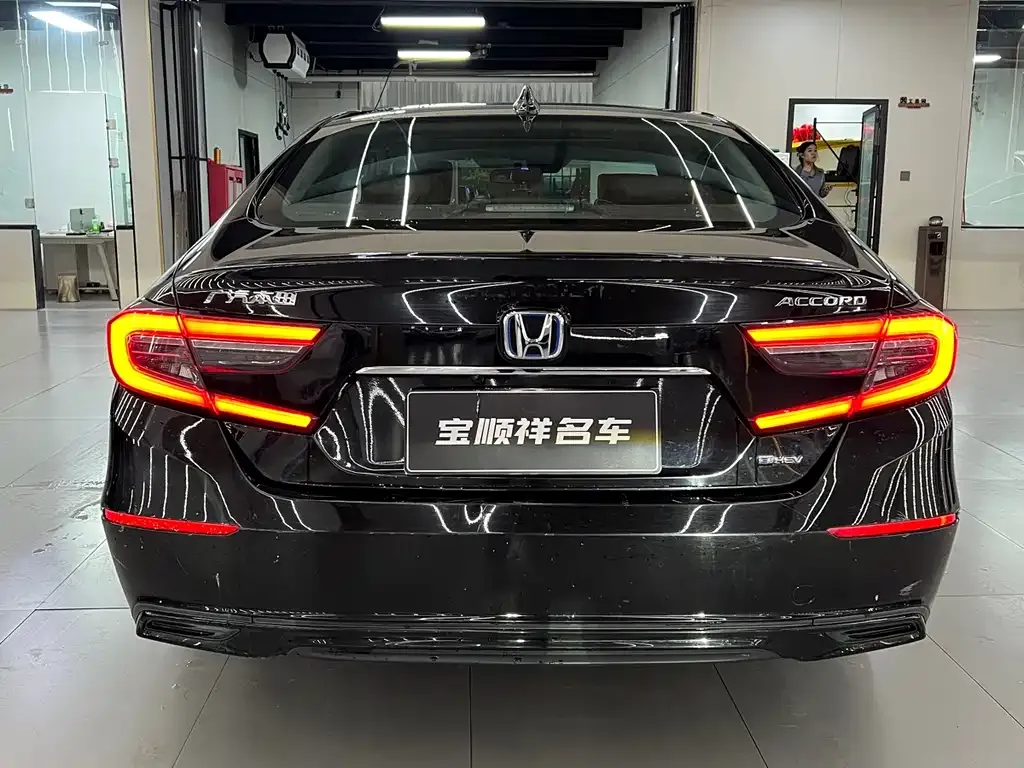 Honda Accord — фото 6