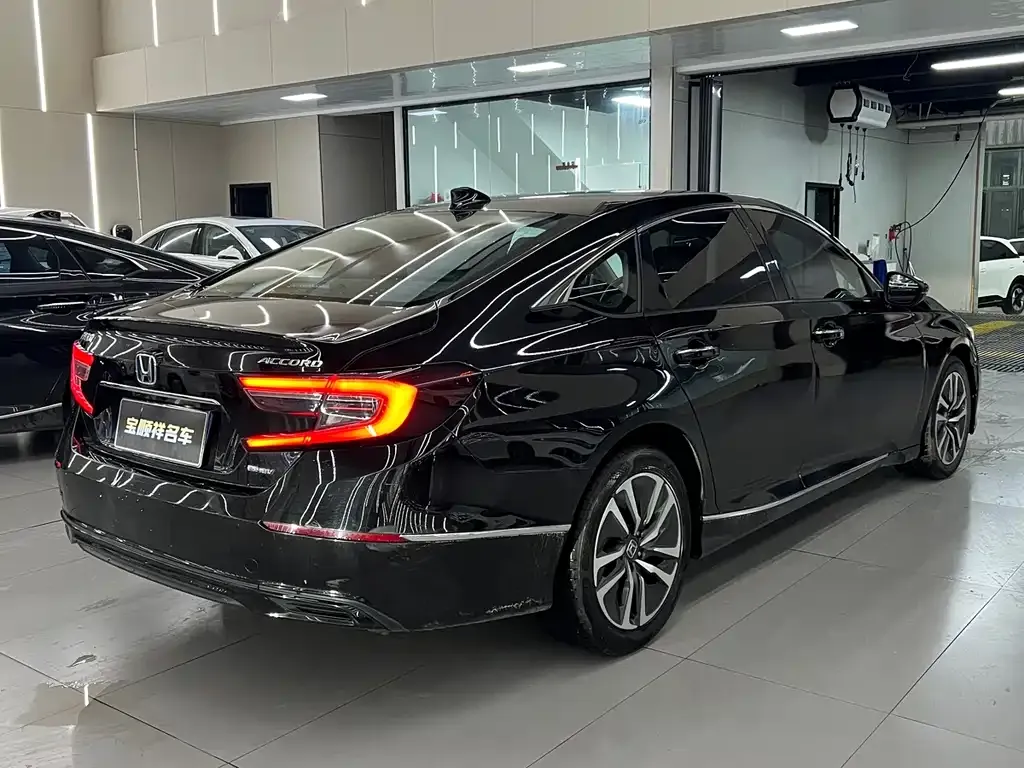 Honda Accord — фото 5