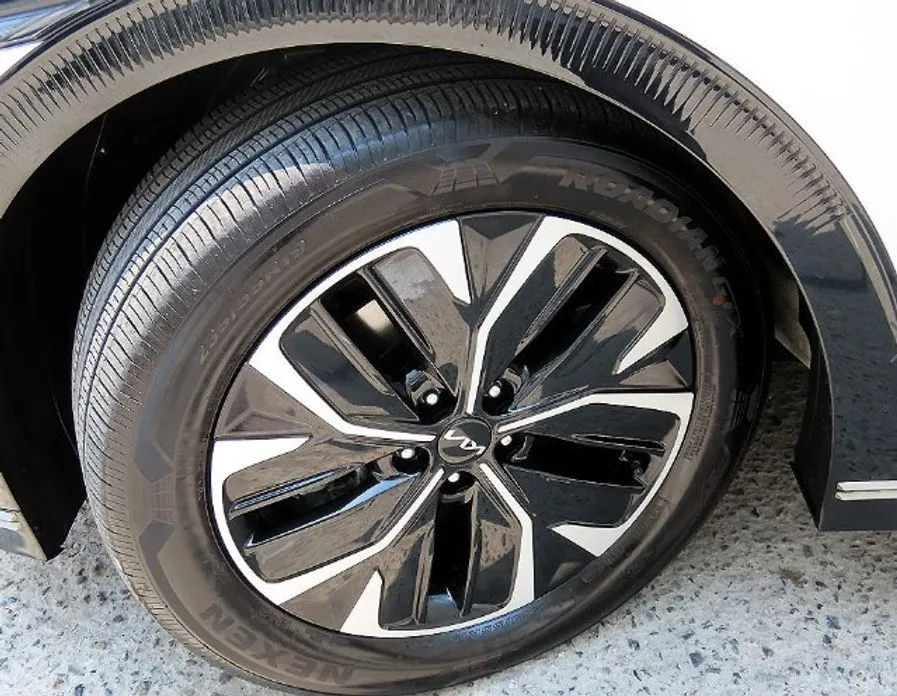 Kia EV6 — фото 10