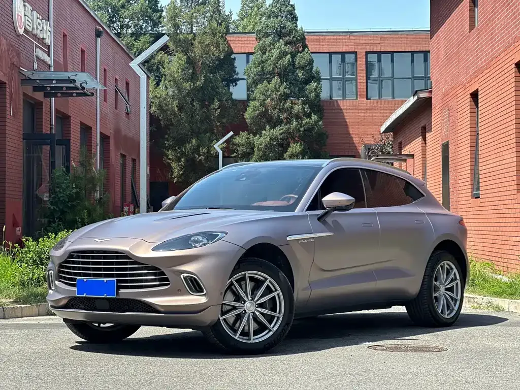 Aston Martin DBX — фото 7