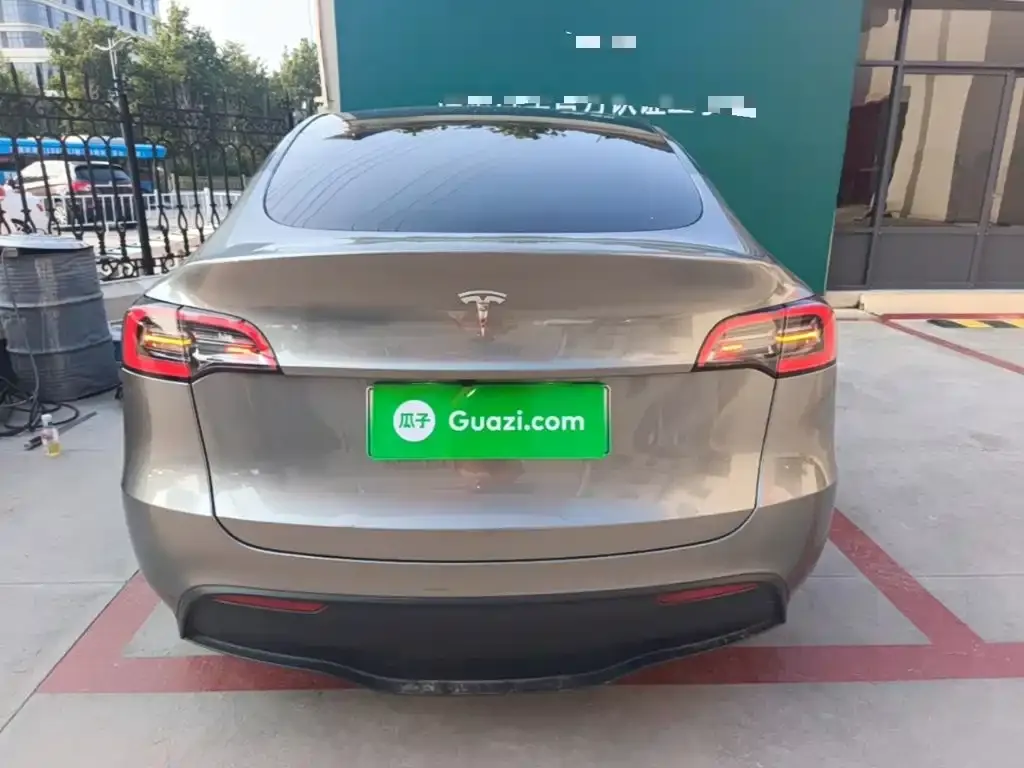 Tesla Model Y — фото 10