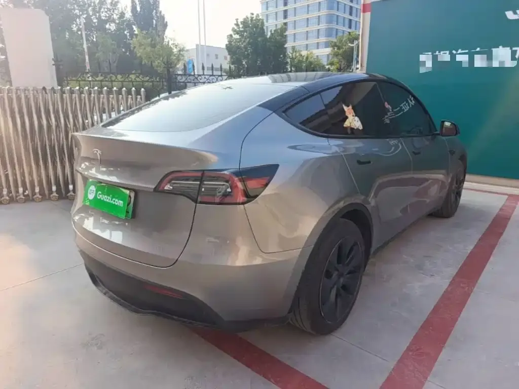 Tesla Model Y — фото 8