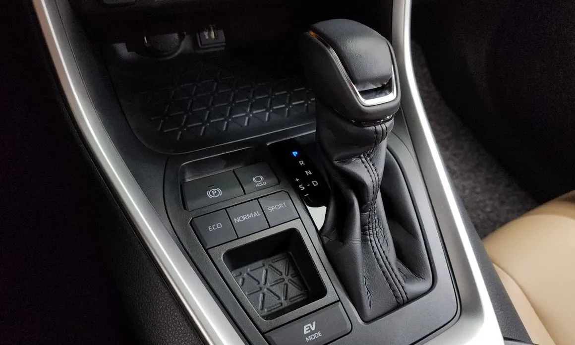 Toyota RAV4 2025 из KR, фото 2