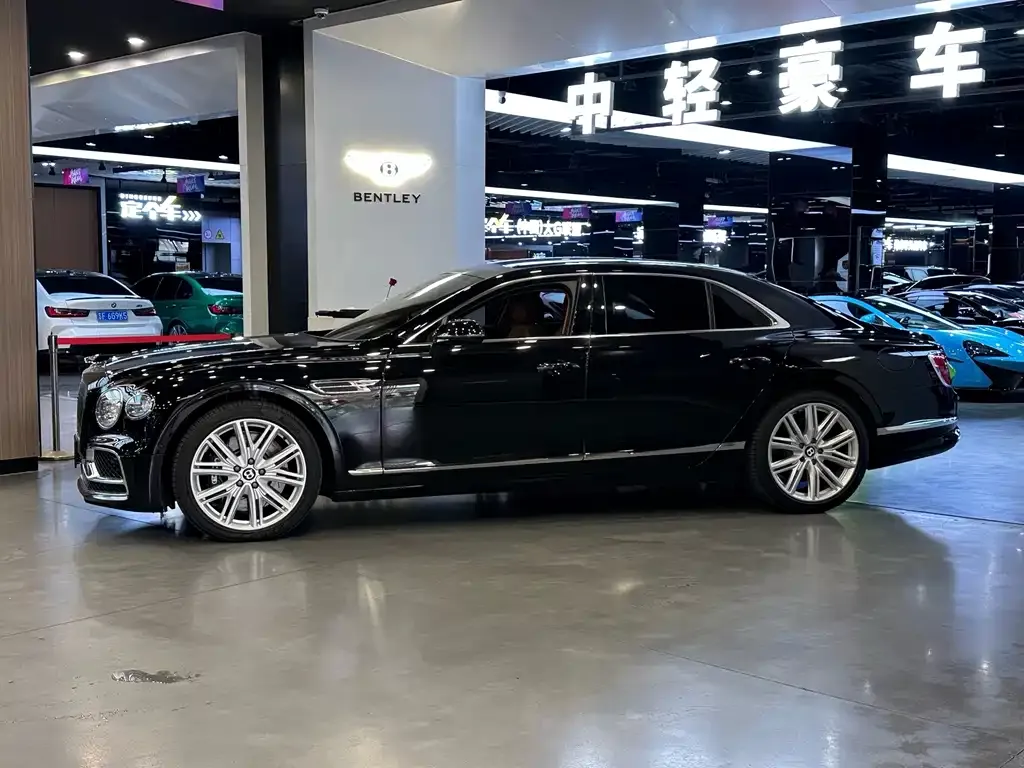 Bentley Flying Spur PHEV — фото 8