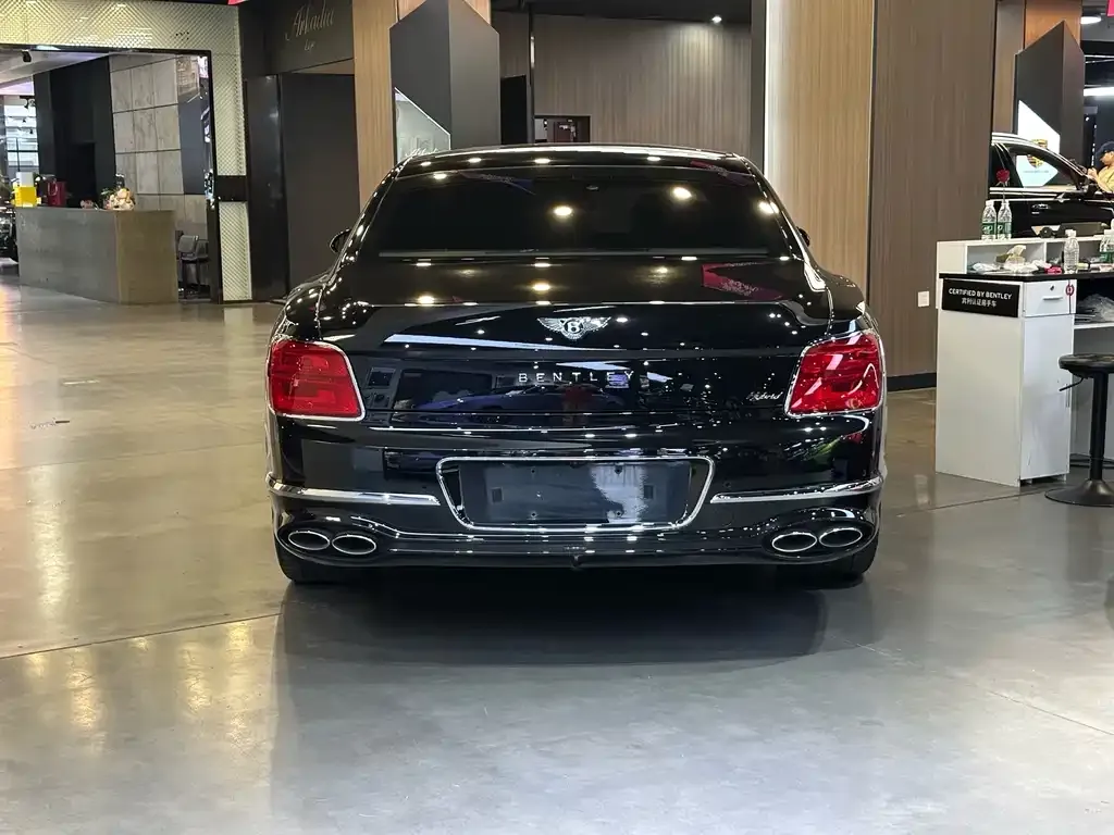 Bentley Flying Spur PHEV — фото 3