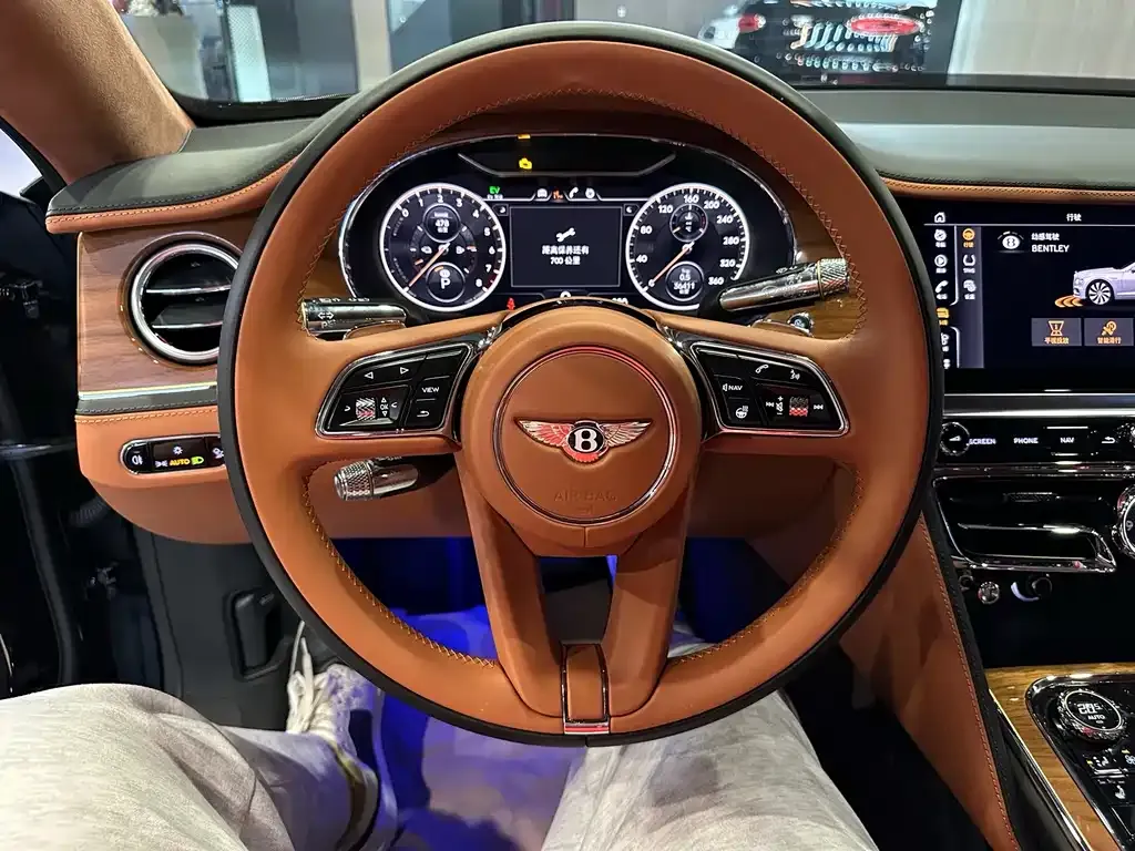 Bentley Flying Spur PHEV — фото 4
