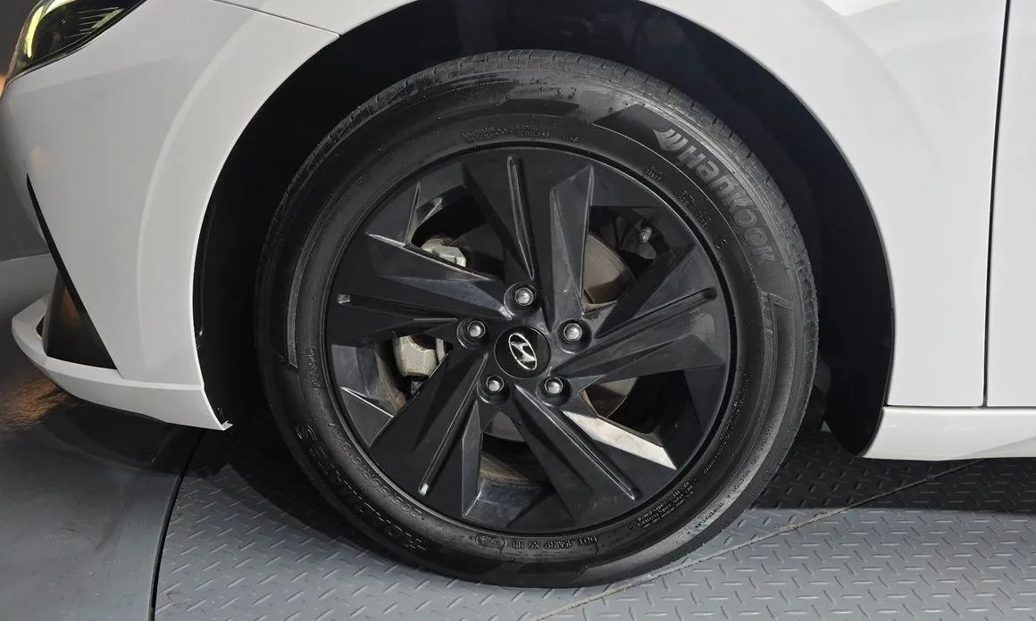 Hyundai AVANTE 2023 из KR, фото 2