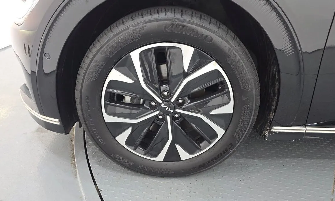 Kia EV6 — фото 9