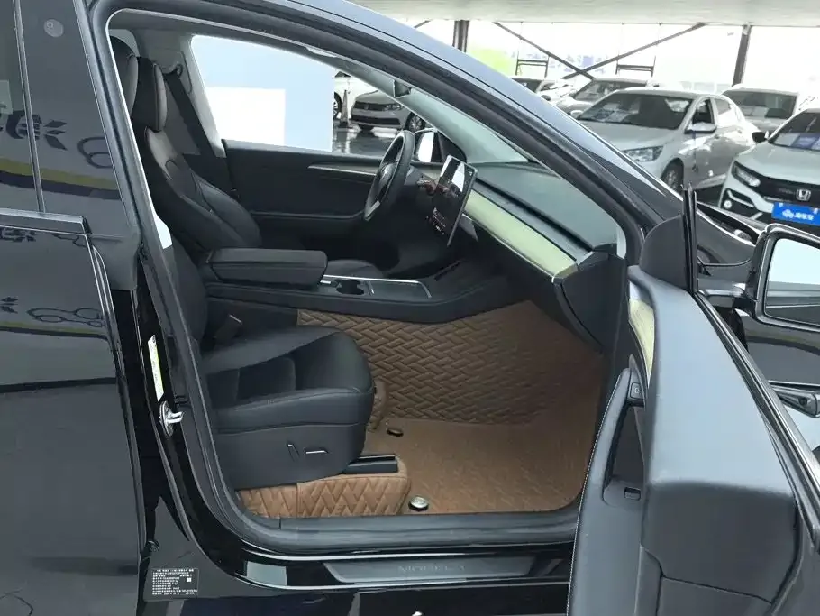 Tesla Model Y — фото 9