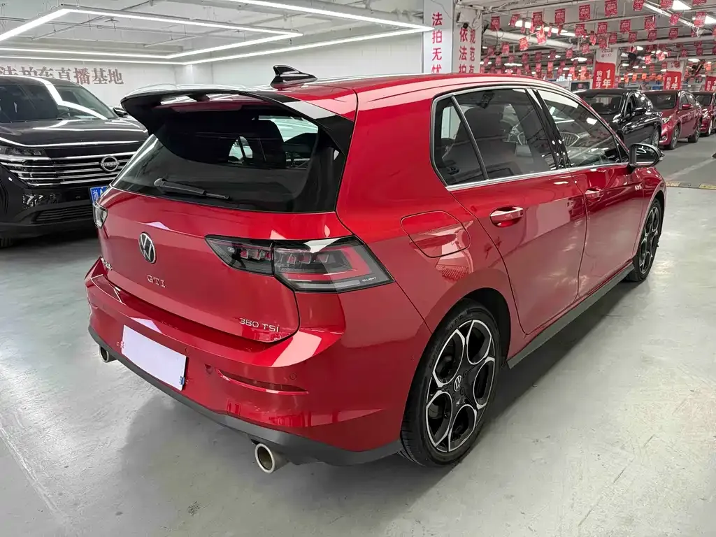 Volkswagen Golf GTI — фото 10