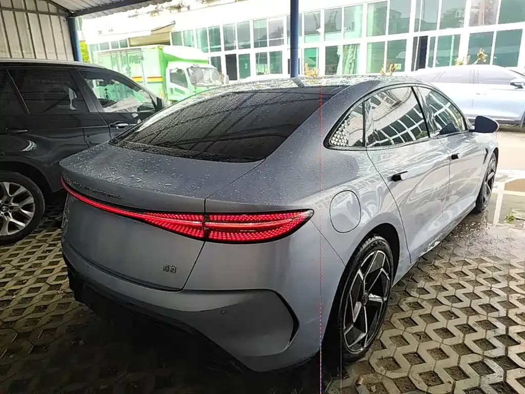 BYD Seal — фото 2