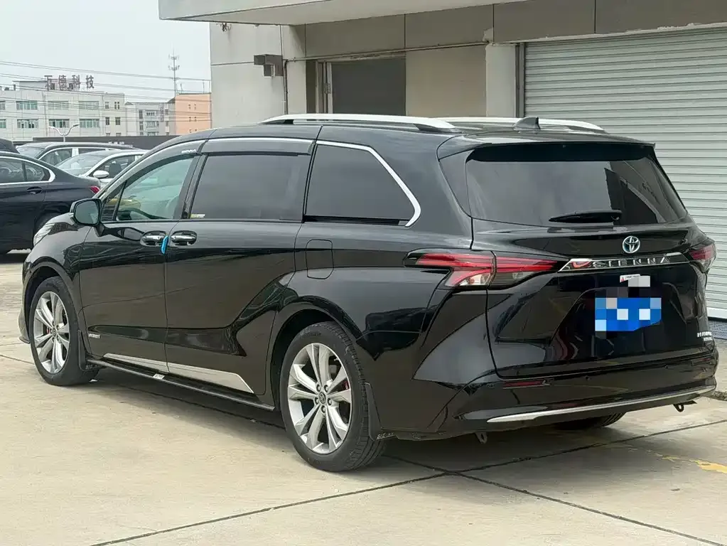 Toyota Sienna — фото 2