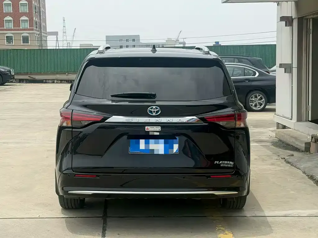 Toyota Sienna — фото 4