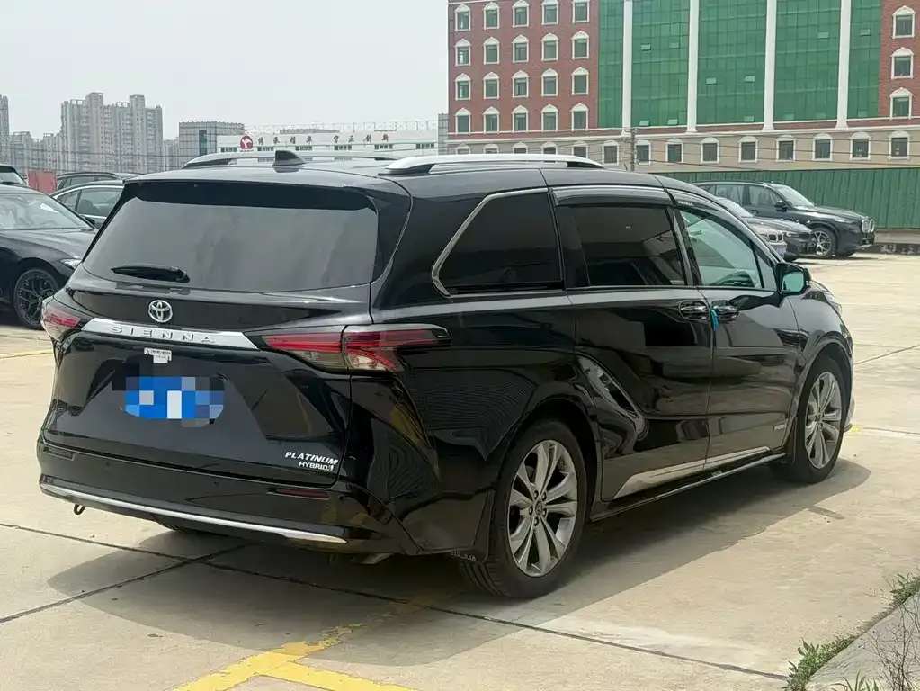 Toyota Sienna — фото 5