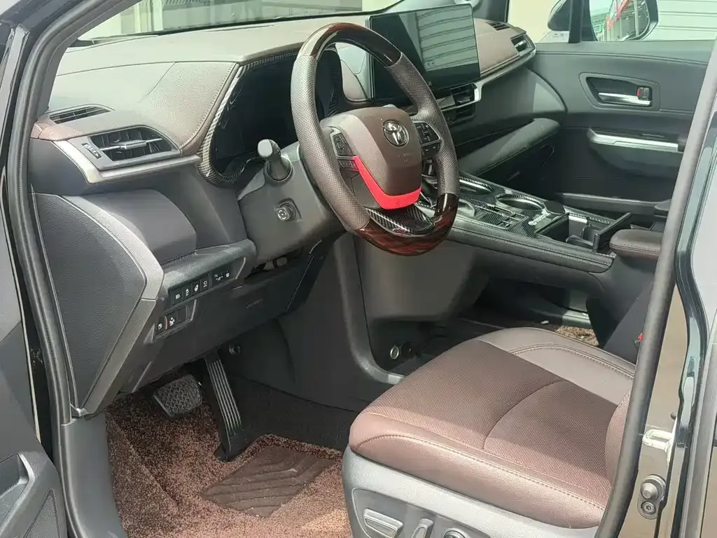 Toyota Sienna — фото 9