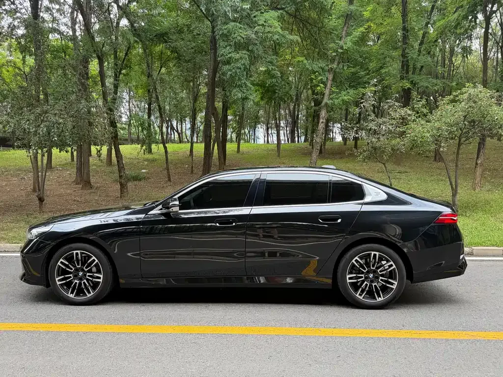 BMW 5 Series — фото 10