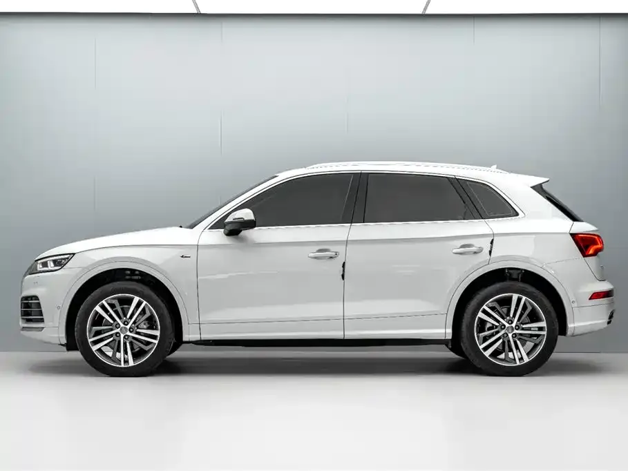 Audi Q5L — фото 3