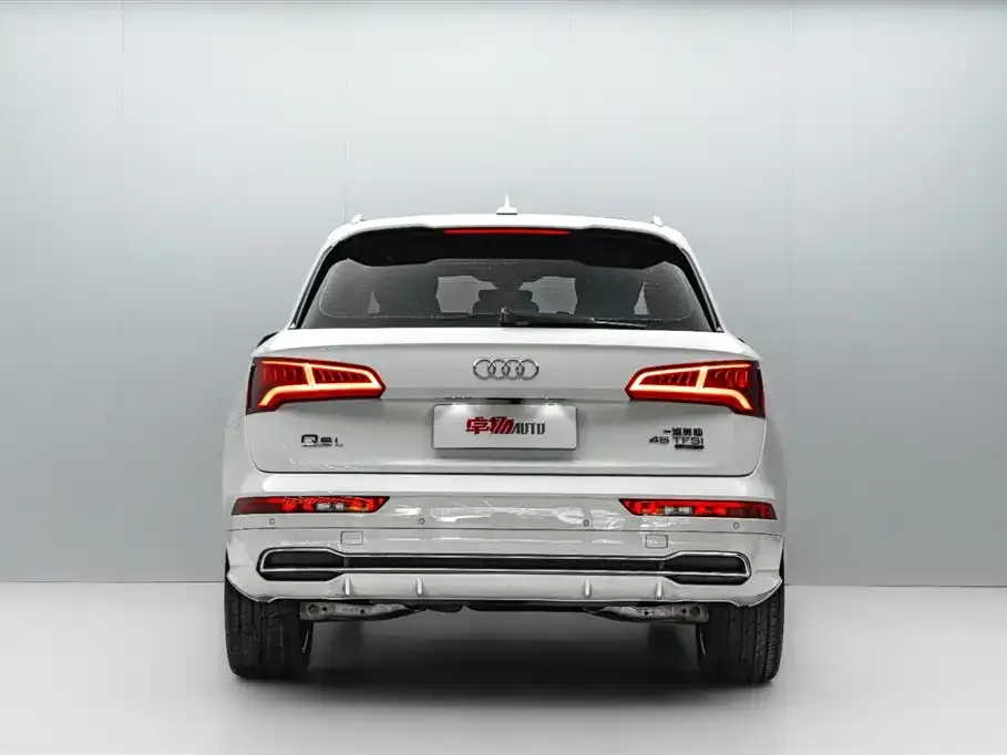 Audi Q5L — фото 6
