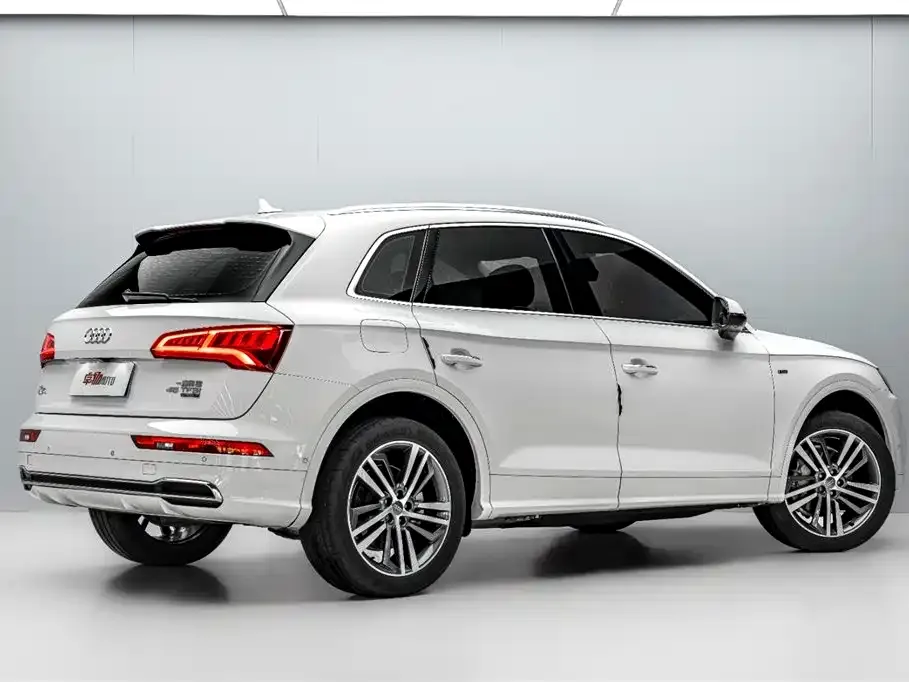 Audi Q5L — фото 5