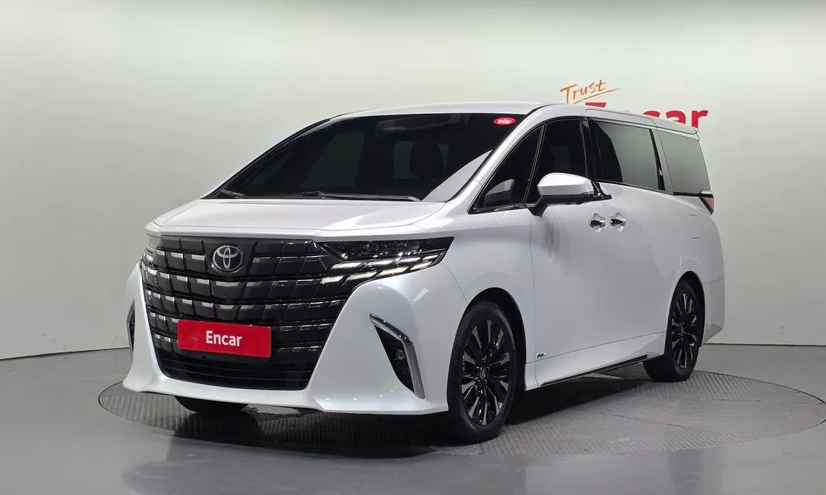 Toyota Alphard — фото 1