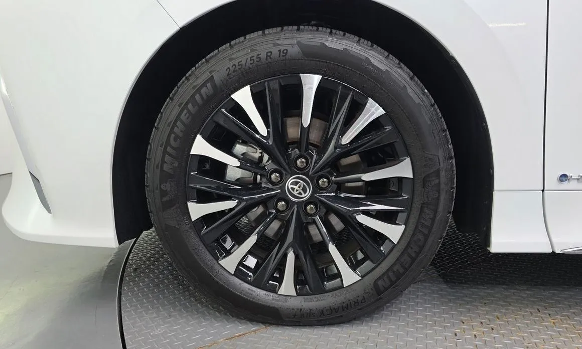 Toyota Alphard — фото 10
