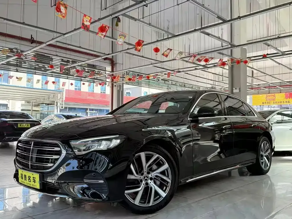 Mercedes-Benz E-Class — фото 1