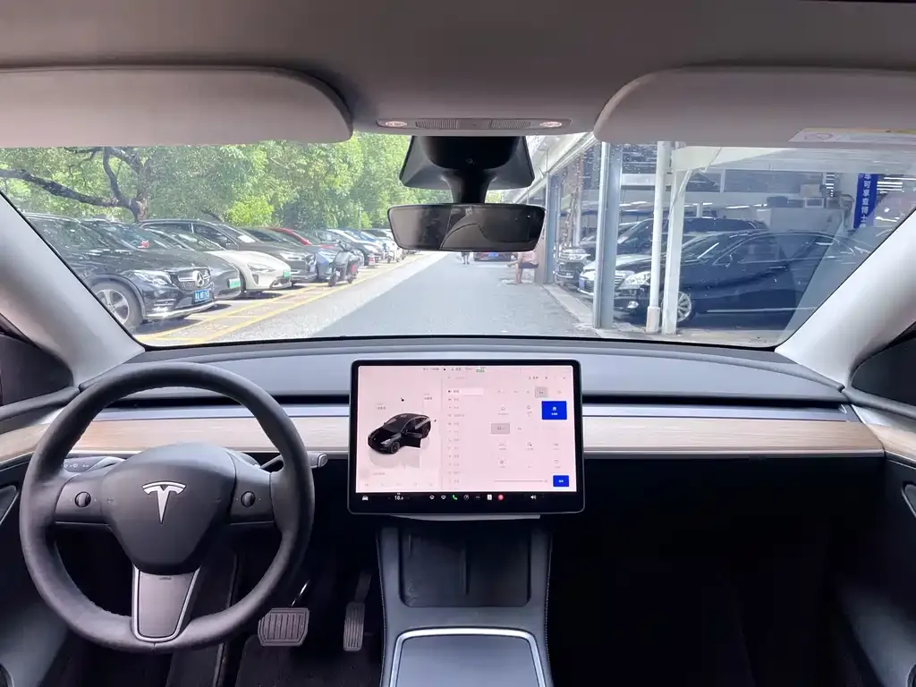 Tesla Model Y — фото 4