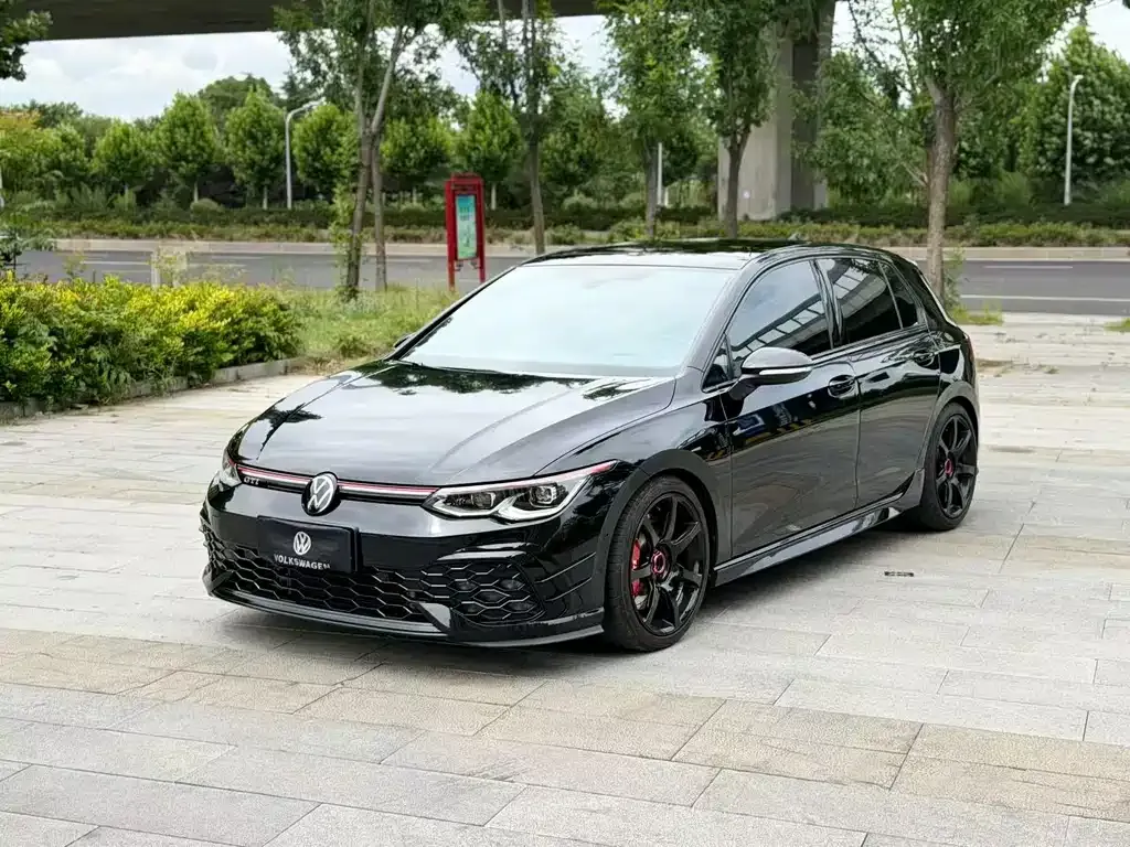 Volkswagen Golf GTI — фото 1